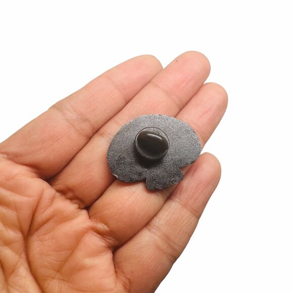 ⭐Sugar Skull Enamel Pin Calavera Broch Day Of The Dead Theme Red & White Flowers - Picture 3 of 5